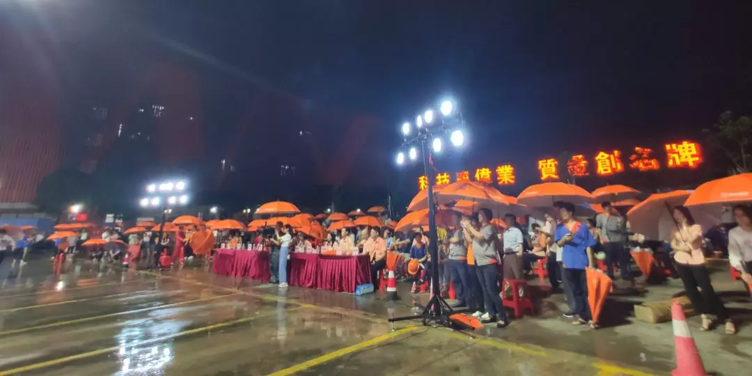 “風(fēng)雨無阻，黨企同行”廣東偉業(yè)集團獻(xiàn)禮建黨98周年文藝晚會圓滿舉行